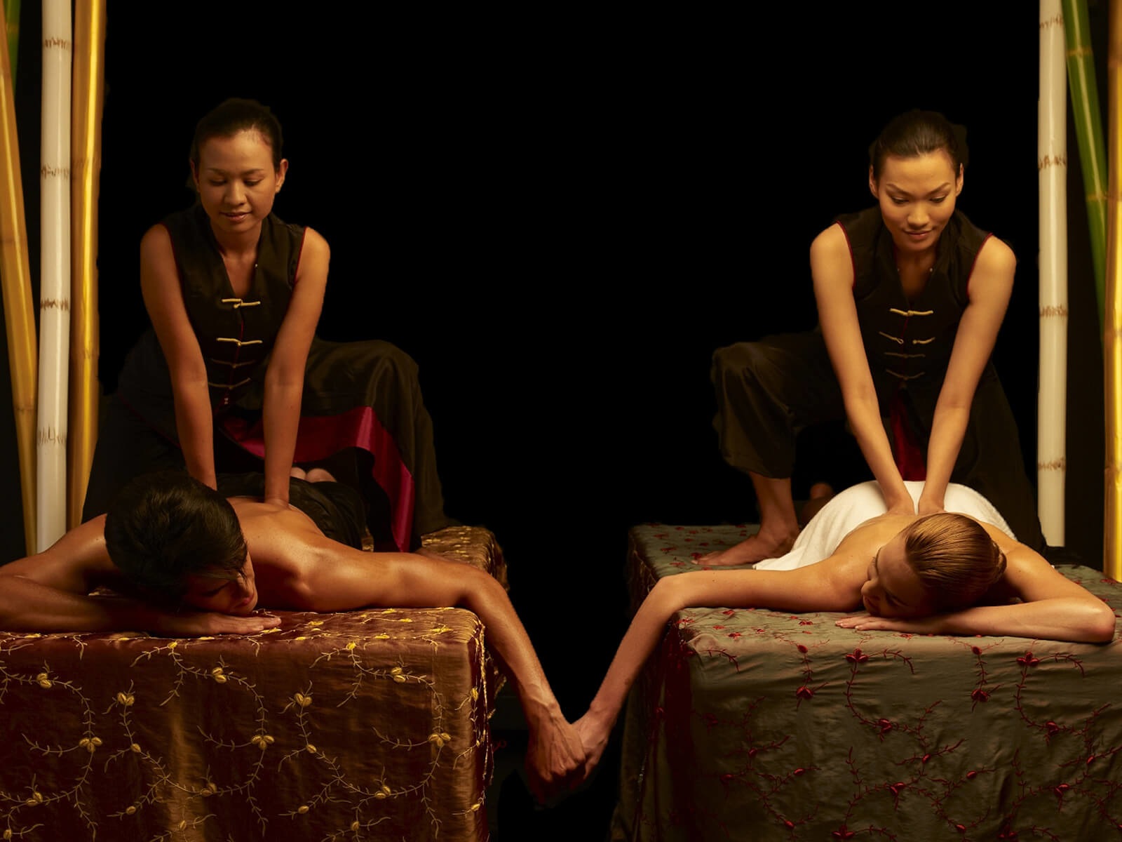 Traditional massage parlor. Тайский массаж для двоих. Тайский спа. Тантрический массаж. Тайский традиционный массаж для двоих.